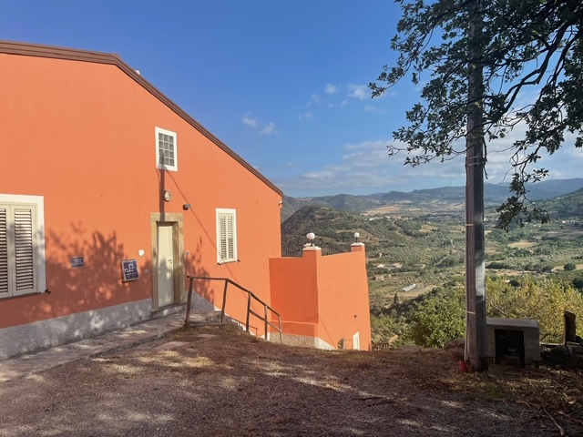 Ingresso del Casale affacciato sulla campagna